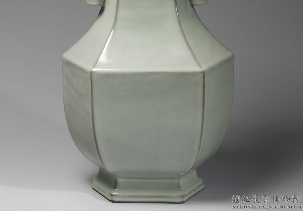 清 雍正 汝釉六方貫耳壺